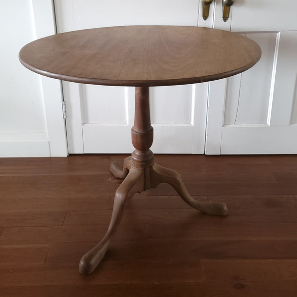 Handsome English Mahogany Tilt Top Side Table