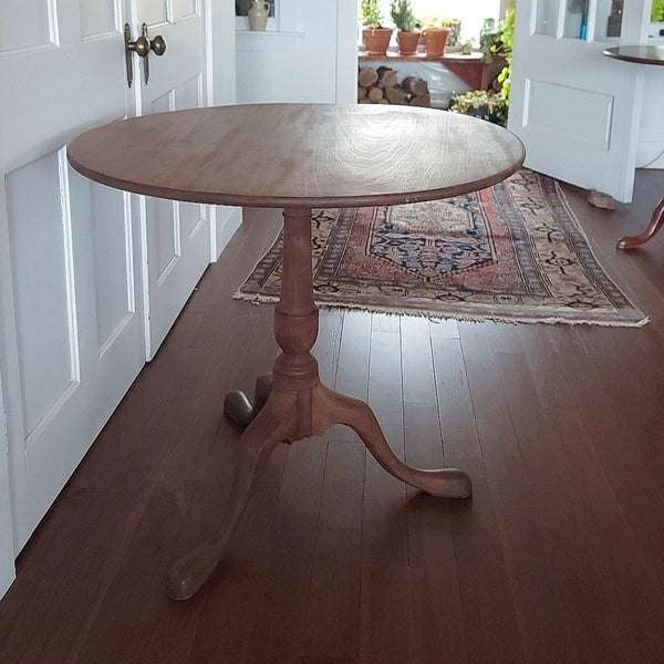 Handsome English Mahogany Tilt Top Side Table