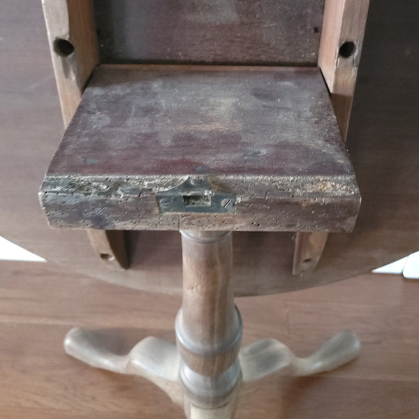 Handsome English Mahogany Tilt Top Side Table