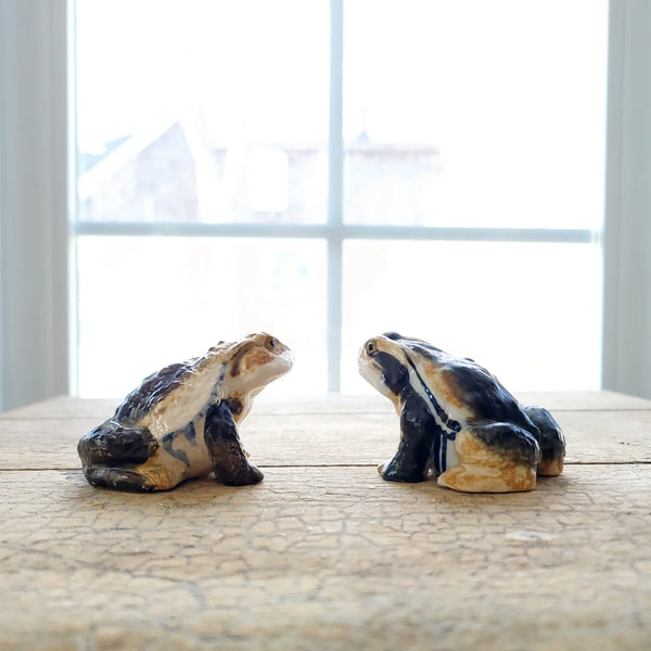 Pair Of Petite Hirado Style Japanese Toads