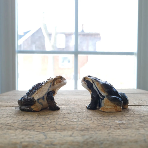 Pair Of Petite Hirado Style Japanese Toads