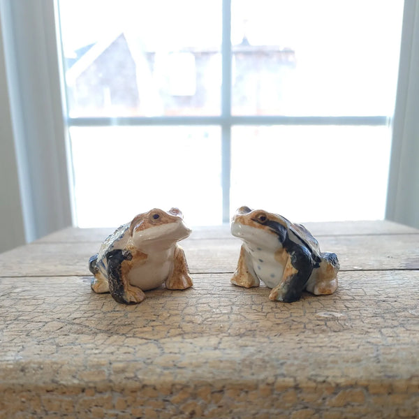 Pair Of Petite Hirado Style Japanese Toads