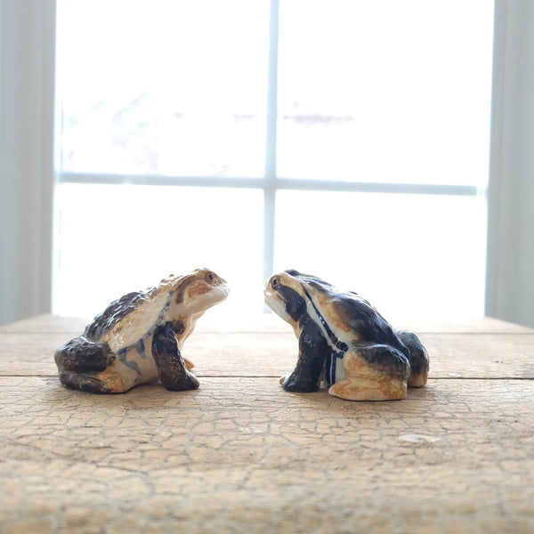 Pair Of Petite Hirado Style Japanese Toads