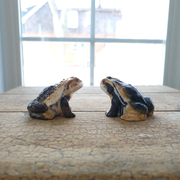 Pair Of Petite Hirado Style Japanese Toads
